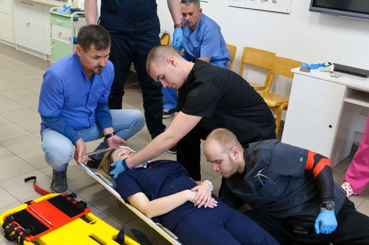 Ćwiczenia studentów ratownictwa medycznego - 3