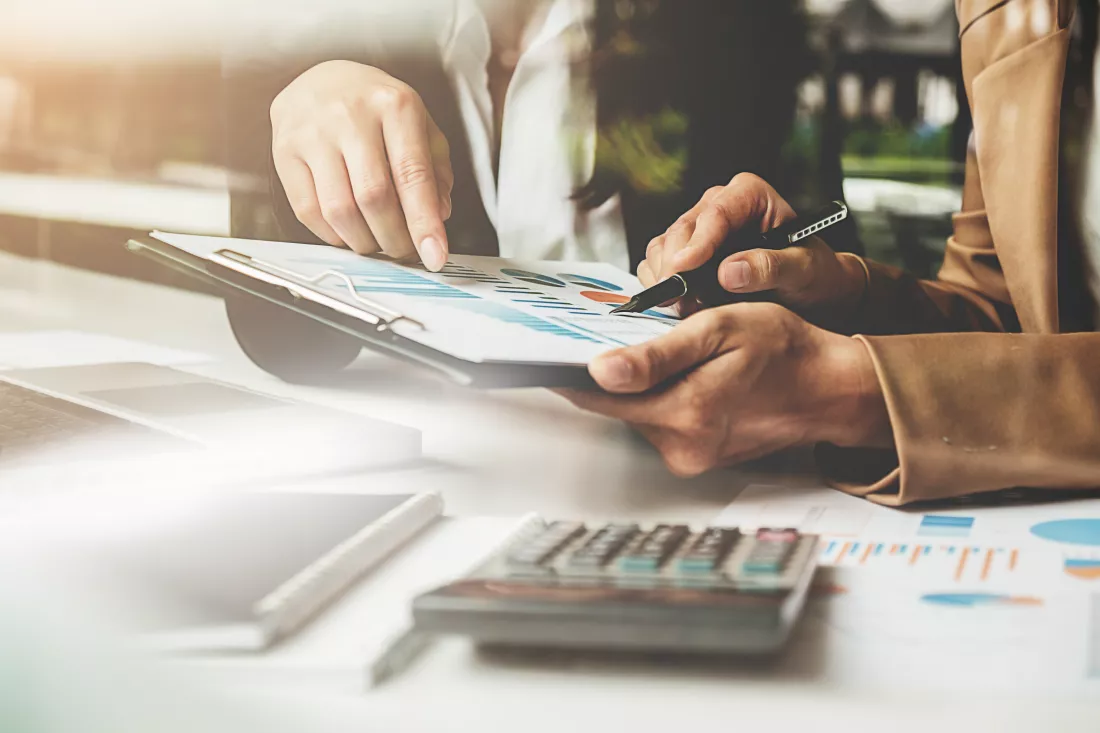 business-woman-working-office-with-laptop
