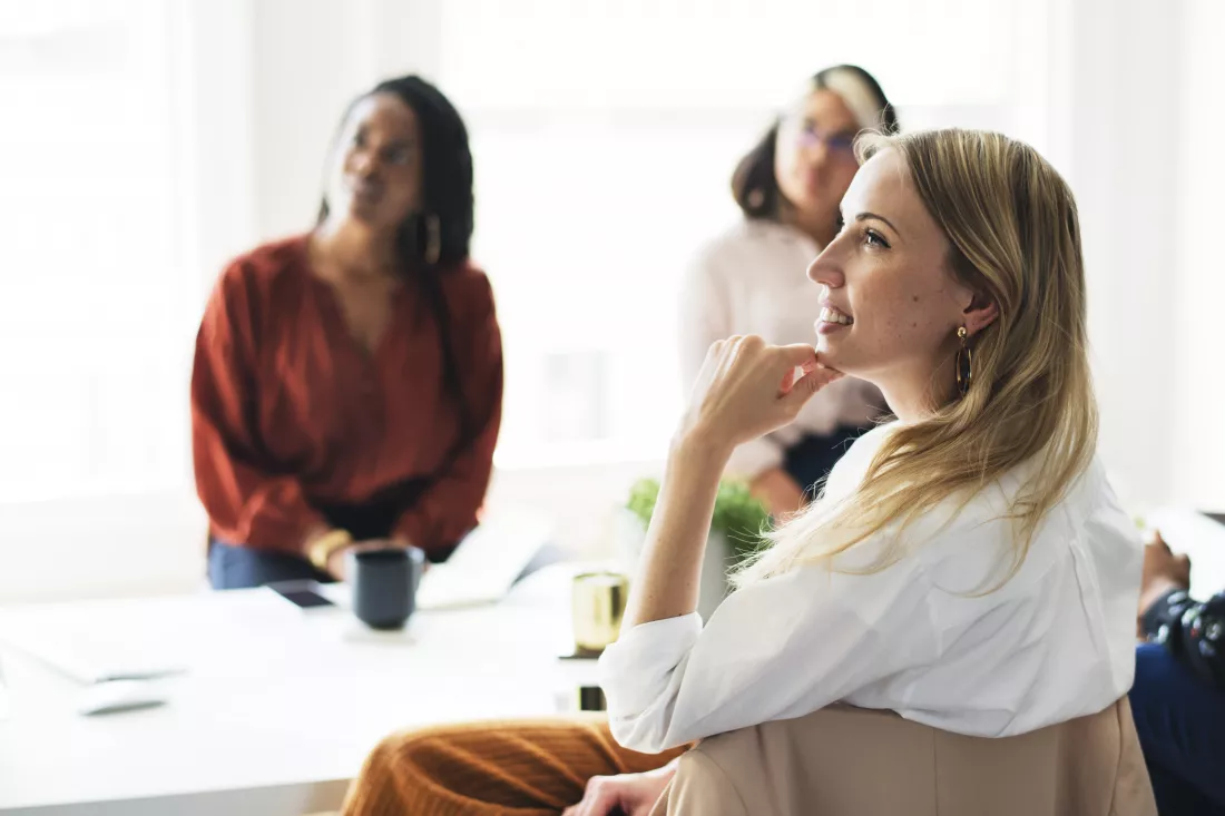 happy-businesswomen-meeting